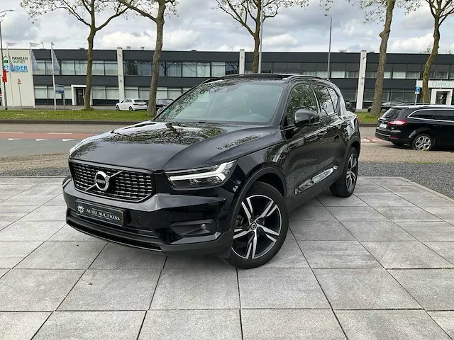 Volvo xc40 1.5 t3 pro panoramadak achteruitrijcamera harman/kardon elektrische kofferbak stoelverwarming, t-060-bn - afbeelding 1 van  32
