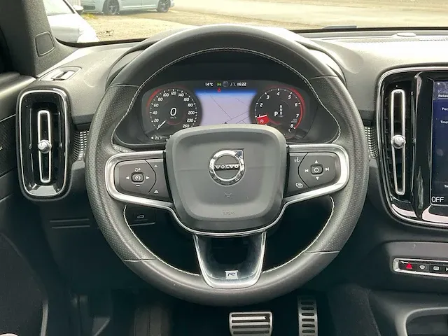 Volvo xc40 1.5 t3 pro panoramadak achteruitrijcamera harman/kardon elektrische kofferbak stoelverwarming, t-060-bn - afbeelding 13 van  32