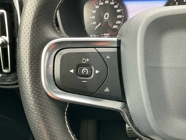 Volvo xc40 1.5 t3 pro panoramadak achteruitrijcamera harman/kardon elektrische kofferbak stoelverwarming, t-060-bn - afbeelding 15 van  32