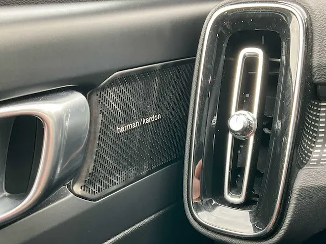 Volvo xc40 1.5 t3 pro panoramadak achteruitrijcamera harman/kardon elektrische kofferbak stoelverwarming, t-060-bn - afbeelding 18 van  32