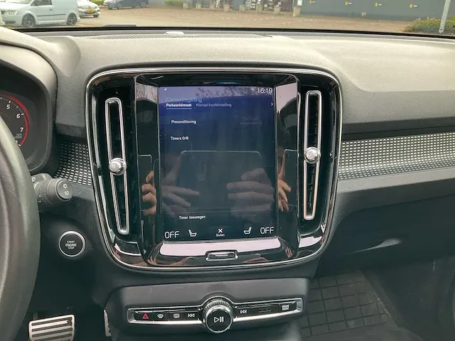 Volvo xc40 1.5 t3 pro panoramadak achteruitrijcamera harman/kardon elektrische kofferbak stoelverwarming, t-060-bn - afbeelding 22 van  32