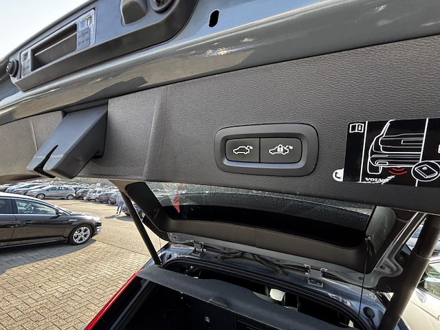 Volvo xc40 1.5 t5 plug-in hybrid r-design 180 at, 2020 - afbeelding 19 van  28