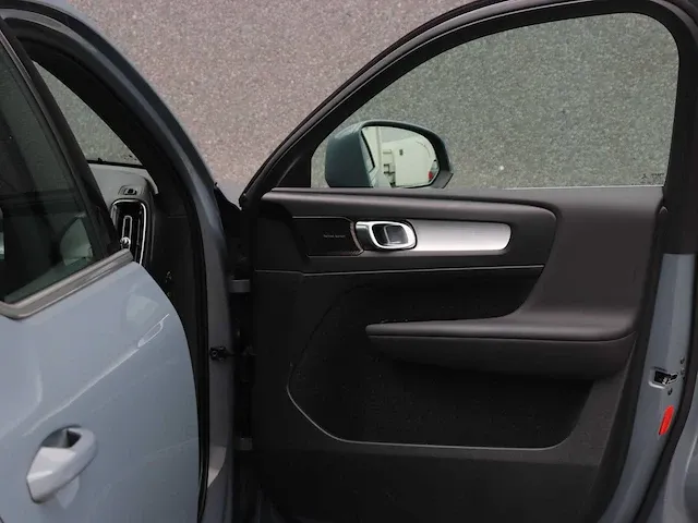 Volvo xc40 1.5 t5 recharge business pro plug-in hybride | l-037-kb - afbeelding 27 van  48