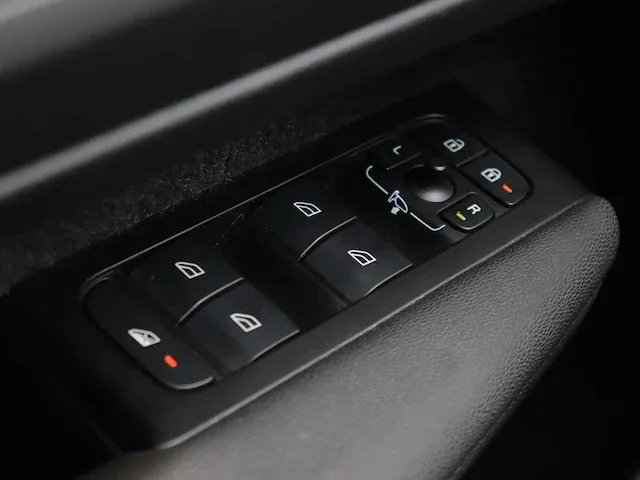 Volvo xc40 1.5 t5 recharge business pro plug-in hybride | l-037-kb - afbeelding 31 van  48