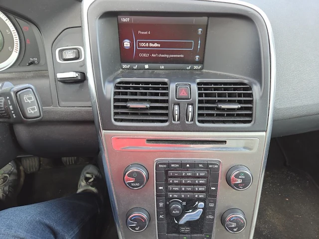 Volvo xc60 2.0 d drive momentum start/stop, 2012 - afbeelding 23 van  49