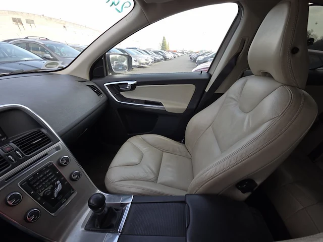 Volvo xc60 2.0 d drive momentum start/stop, 2012 - afbeelding 25 van  49
