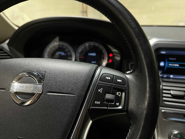 Volvo xc60 2.0 d4 5-cilinder momentum 163pk 2012, kt-999-x - afbeelding 16 van  43