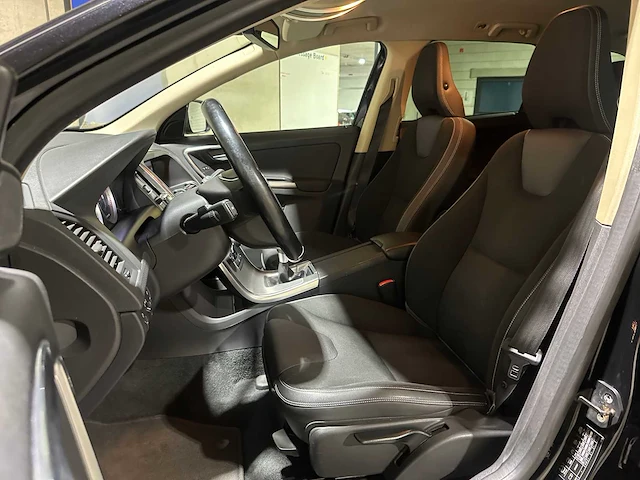 Volvo xc60 2.0 d4 5-cilinder momentum 163pk 2012, kt-999-x - afbeelding 26 van  43