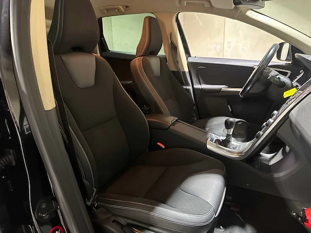 Volvo xc60 2.0 d4 5-cilinder momentum 163pk 2012, kt-999-x - afbeelding 35 van  43
