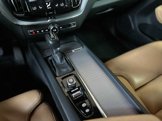 Volvo xc60 2.0 d4 awd inscription 190pk 2018 (origineel-nl), rv-770-d - afbeelding 36 van  65