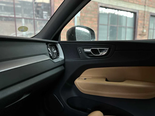 Volvo xc60 2.0 d4 awd inscription 190pk 2018 (origineel-nl), rv-770-d - afbeelding 39 van  65
