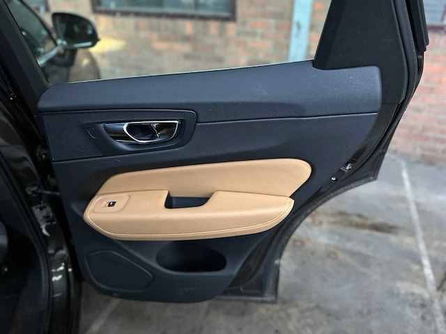 Volvo xc60 2.0 d4 awd inscription 190pk 2018 (origineel-nl), rv-770-d - afbeelding 46 van  65