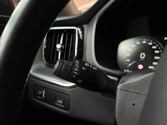 Volvo xc60 2.0 d4 awd momentum 190pk 2017, p-666-db - afbeelding 17 van  54