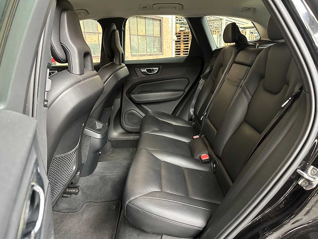 Volvo xc60 2.0 d4 awd momentum 190pk 2017, p-666-db - afbeelding 28 van  54