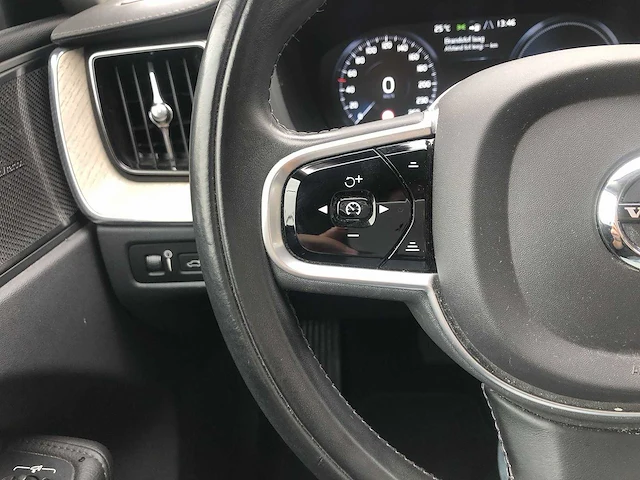 Volvo xc60 2.0 recharge t6 awd inscription | 00-23-19 - afbeelding 3 van  31
