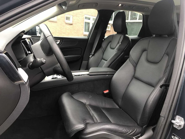 Volvo xc60 2.0 recharge t6 awd inscription | 00-23-19 - afbeelding 13 van  31