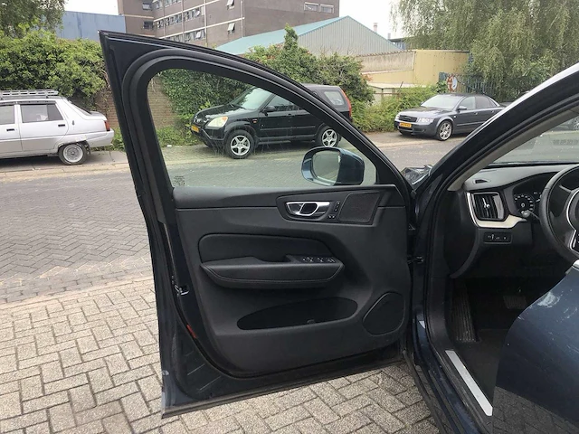 Volvo xc60 2.0 recharge t6 awd inscription | 00-23-19 - afbeelding 16 van  31