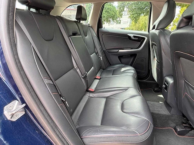 Volvo xc60 2.0 t5 fwd ocean race automaat; gr-876-h - afbeelding 18 van  19