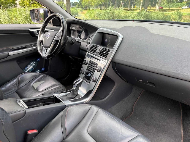 Volvo xc60 2.0 t5 fwd ocean race automaat; gr-876-h - afbeelding 17 van  19