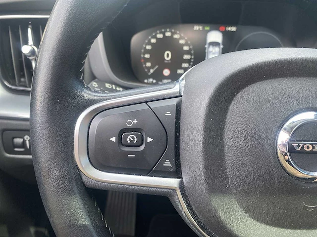 Volvo xc60 2.0 t8 te awd inscription | l-603-np - afbeelding 11 van  32