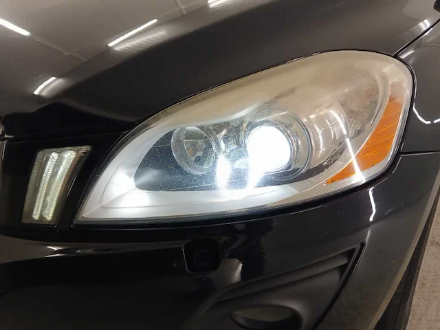 Volvo xc60 2.4 d5 awd summum , ; 31-kbb-1 - afbeelding 13 van  23