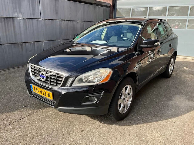 Volvo xc60 2.4 momentum - personenauto - afbeelding 1 van  13