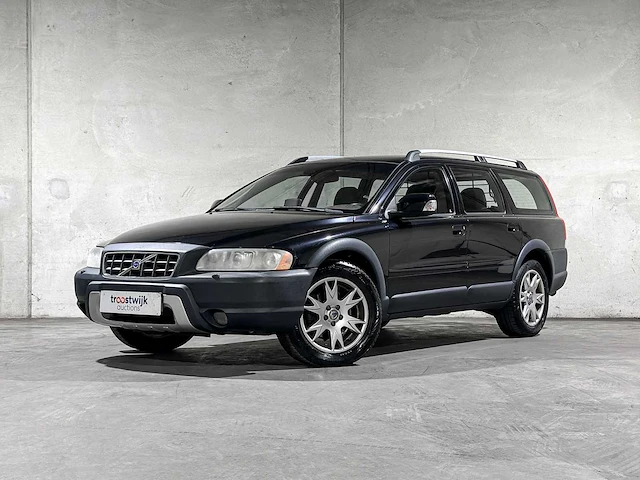 Volvo xc70 2.4 d5 momentum -automaat- 185pk 2007, 32-gff-8 youngtimer - afbeelding 1 van  39