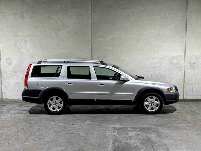 Volvo xc70 2.5 t momentum 209pk 2006, 84-tk-vn - afbeelding 2 van  41