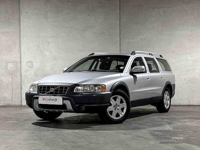 Volvo xc70 2.5 t momentum 209pk 2006, 84-tk-vn - afbeelding 1 van  41