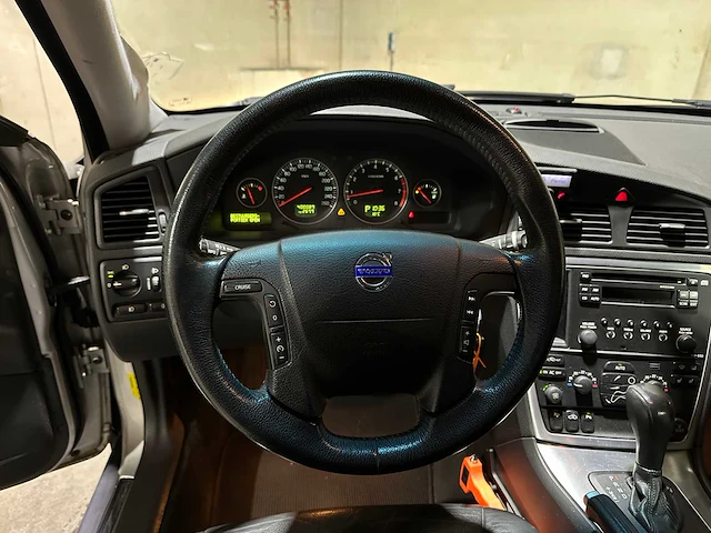 Volvo xc70 2.5 t momentum 209pk 2006, 84-tk-vn - afbeelding 13 van  41