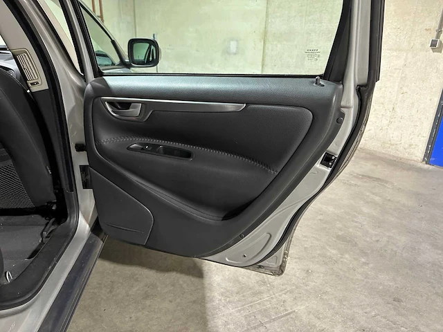 Volvo xc70 2.5 t momentum 209pk 2006, 84-tk-vn - afbeelding 30 van  41