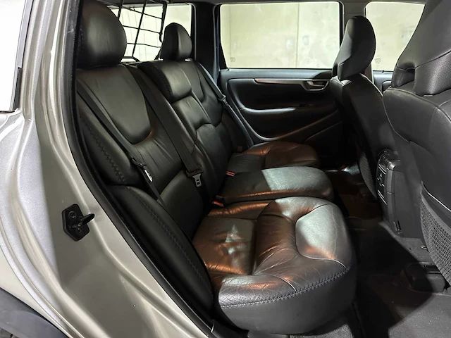 Volvo xc70 2.5 t momentum 209pk 2006, 84-tk-vn - afbeelding 31 van  41