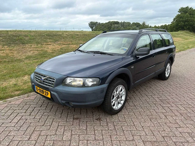 Volvo xc70 2.5 t momentum automaat, k-018-zp - afbeelding 1 van  22