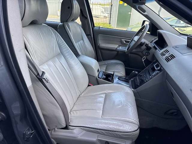 Volvo xc90 4.4 v8 executive car 2005 | 98-rf-ld i - afbeelding 21 van  31