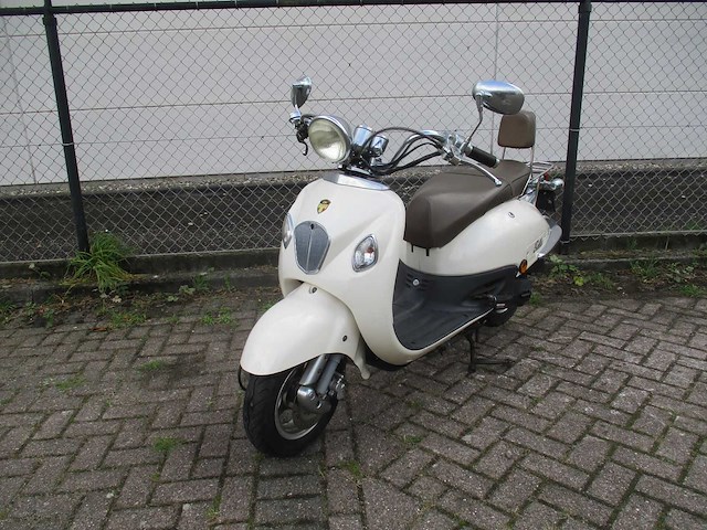 Vom - snorscooter - bella retro - scooter - afbeelding 4 van  11