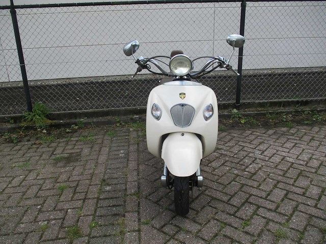 Vom - snorscooter - bella retro - scooter - afbeelding 5 van  11