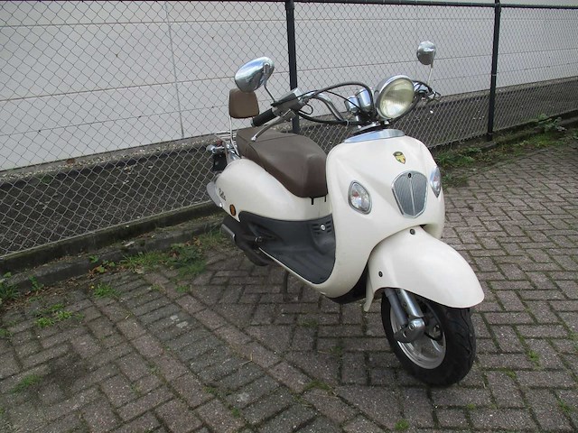 Vom - snorscooter - bella retro - scooter - afbeelding 7 van  11