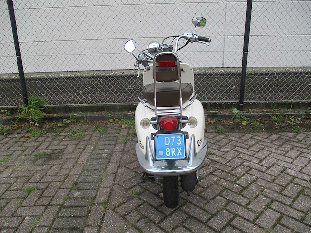 Vom - snorscooter - bella retro - scooter - afbeelding 10 van  11