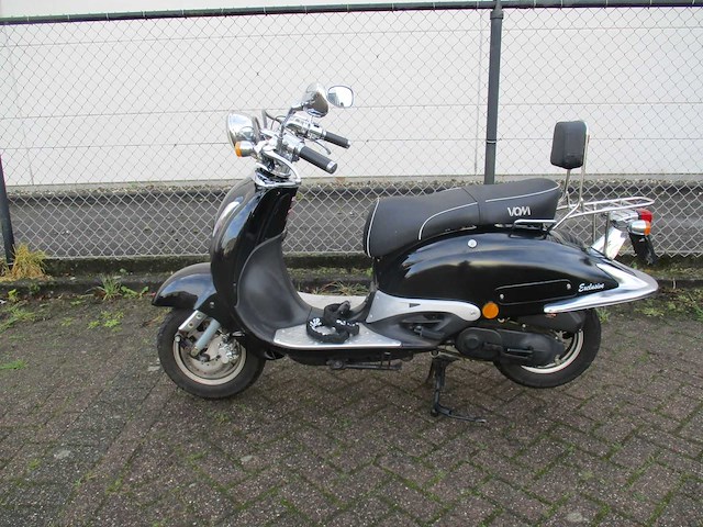 Vom bella - bromscooter - exclusieve retro - scooter - afbeelding 1 van  12