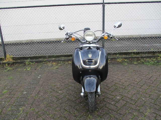 Vom bella - bromscooter - exclusieve retro - scooter - afbeelding 6 van  12