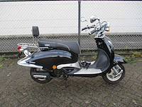 Vom bella - bromscooter - exclusieve retro - scooter - afbeelding 9 van  12