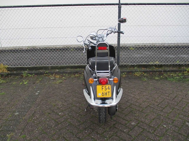 Vom bella - bromscooter - exclusieve retro - scooter - afbeelding 11 van  12