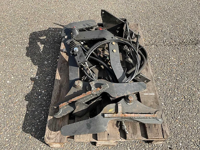 Voorlader aanbouw bevestiging - afbeelding 4 van  7