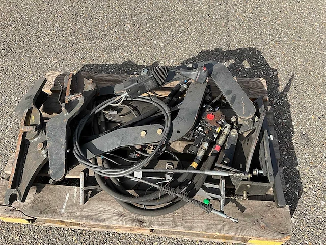 Voorlader aanbouw bevestiging - afbeelding 5 van  7