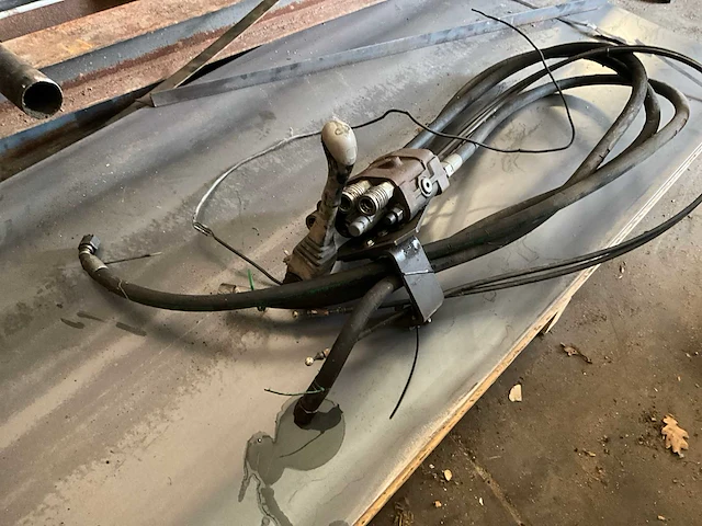 Voorlader hydraulische stuurventiel met joystick - voorladers en accessoires - afbeelding 4 van  11