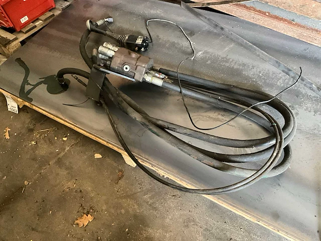 Voorlader hydraulische stuurventiel met joystick - voorladers en accessoires - afbeelding 6 van  11