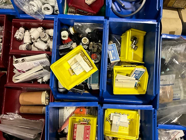 Voorraad elektra en toebehoren - afbeelding 3 van  13