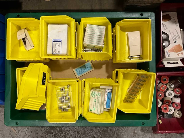 Voorraad elektra en toebehoren - afbeelding 8 van  13