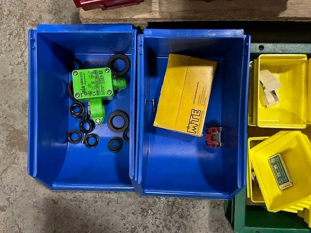 Voorraad elektra en toebehoren - afbeelding 9 van  13