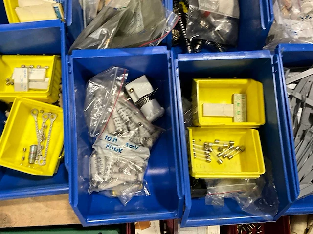 Voorraad elektra en toebehoren - afbeelding 11 van  13